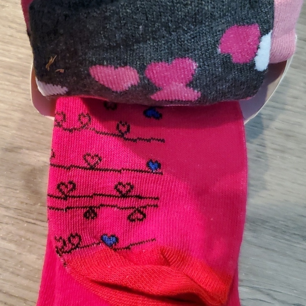 ♥️ NWT SET OF HEART SOCKS - Picture 4 of 9